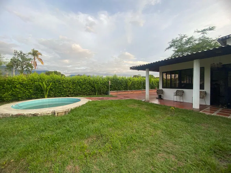 Casa campestre y lote en venta en Vereda San Isidro, Santa Elena