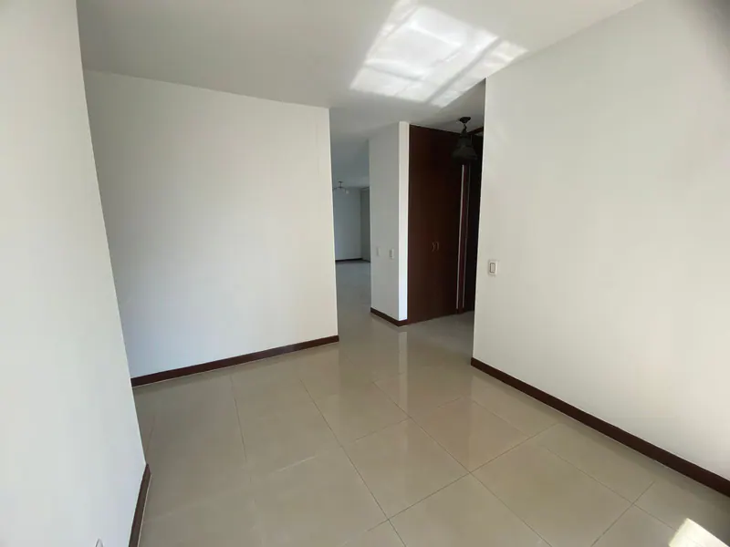 Apartamento en venta en La Flora, Cali · foto 4 de 29