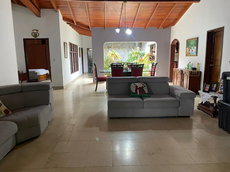 Casa independiente en venta en Prados del Norte, Cali · foto 3 de 24