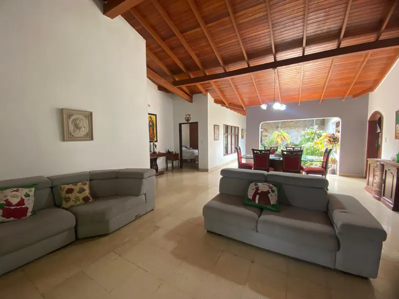 Casa independiente en venta en Prados del Norte, Cali