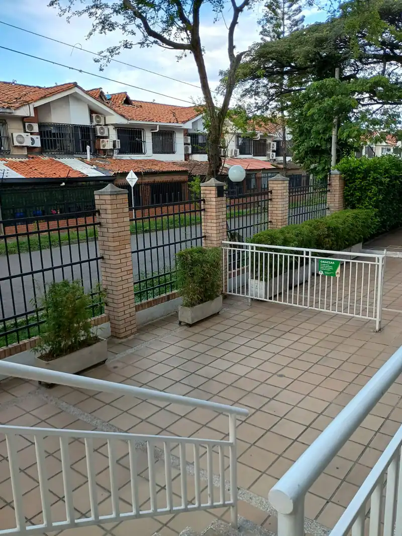 Apartamento en venta en La Flora, Cali · foto 2 de 18