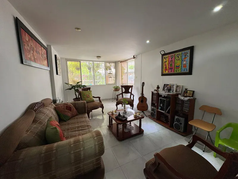 Casa independiente en venta en Paseo de los Almendros, Cali · foto 2 de 23