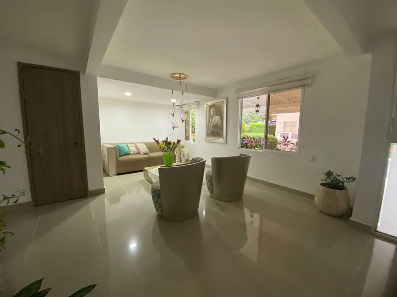 Casa en conjunto residencial en venta en La Flora, Cali · foto 2 de 26